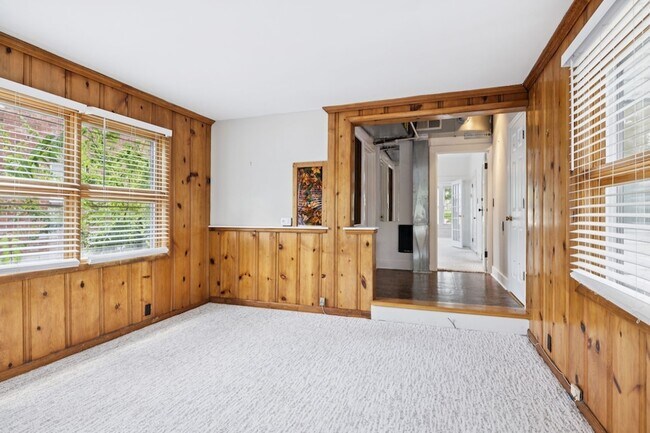 Building Photo - 1604 17th Ave S