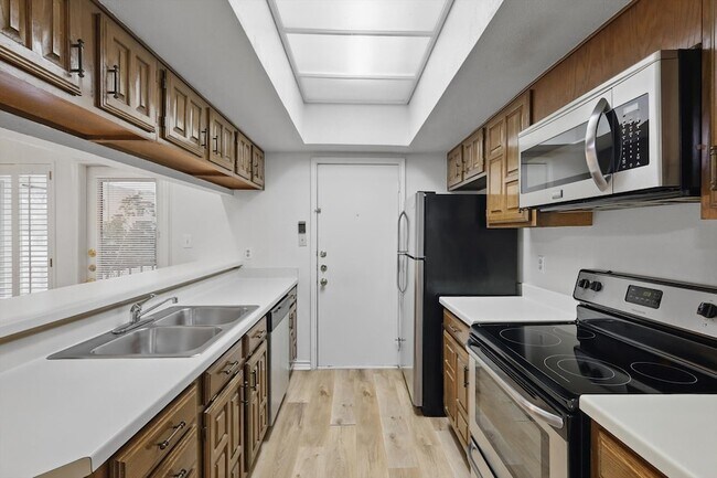 Building Photo - 3105 San Jacinto St