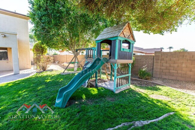 Building Photo - 14616 W Windward Ave