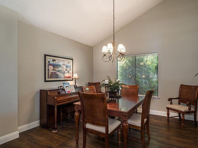 Building Photo - Spacious 4-Bed, 2-Bath Home with 2,034 Sq Ft of Comfort!"