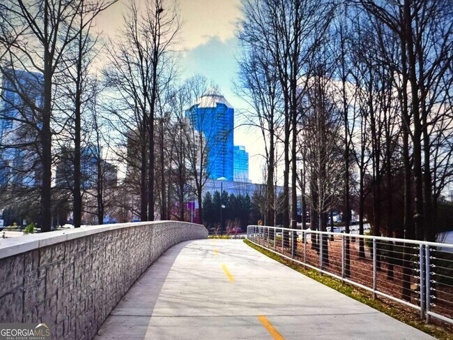 Building Photo - 3481 Lakeside Dr NE