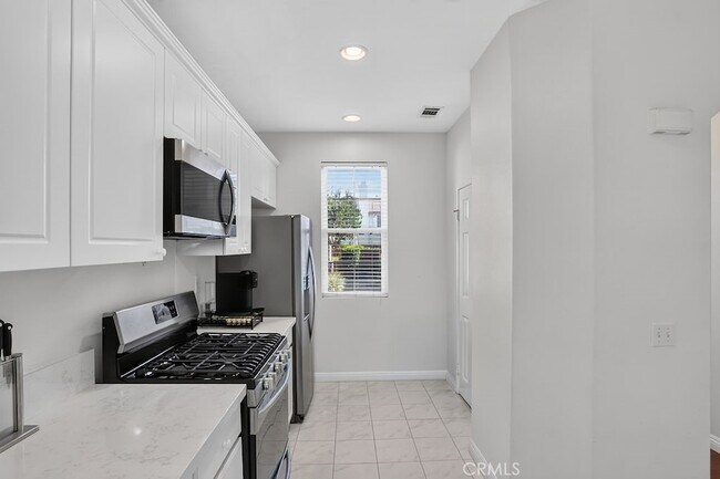 Building Photo - 34 Rue Du Chateau