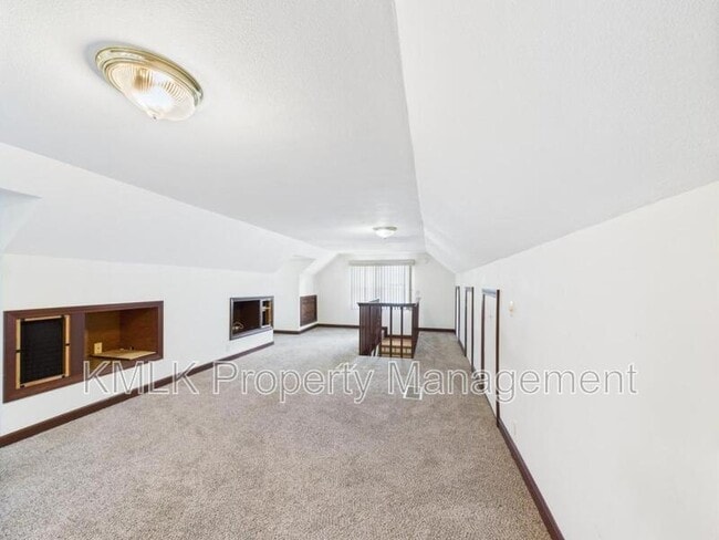 Building Photo - 975 Glenwood St NE