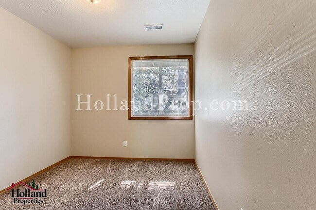 Building Photo - 15470 SW Donna Ct