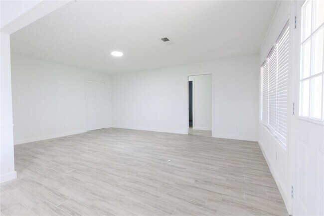 Building Photo - 2510 Straight Creek Dr