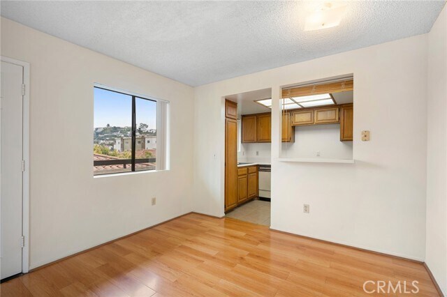 Building Photo - 1004 E Garfield Ave