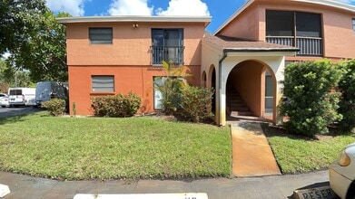 Building Photo - 1br /1bath Condo With Den Available Now In Boca Raton!  **Water & Cable Included**