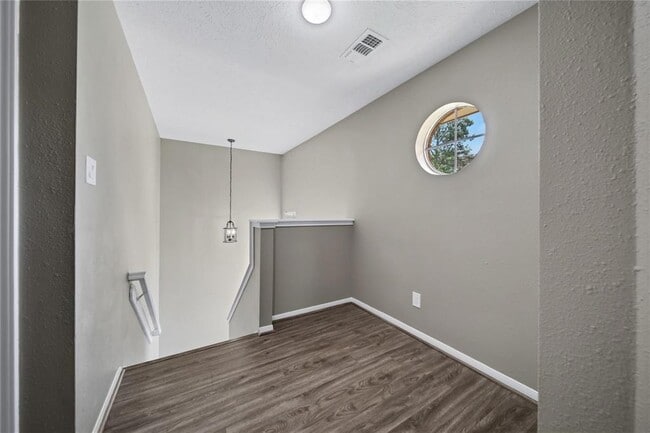 Building Photo - 23111 Red River Dr