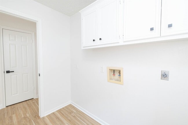 Building Photo - 9810 Jockey Club Dr
