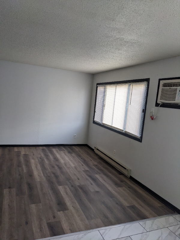 Building Photo - 300 Hopp Ave