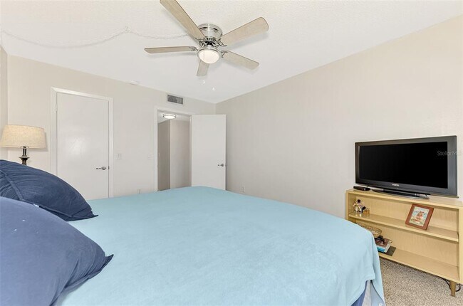 Building Photo - 102 Capri Isles Blvd