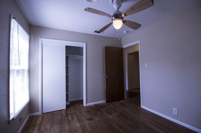 Building Photo - ***Fabulous Home-Close to UNT***