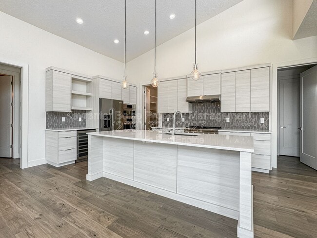 Building Photo - 7024 E Los Carneros Dr