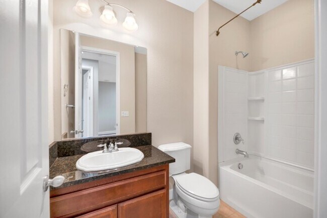 Building Photo - Townhouse - Beautiful 4bdrm, 3 bath - Rocklin