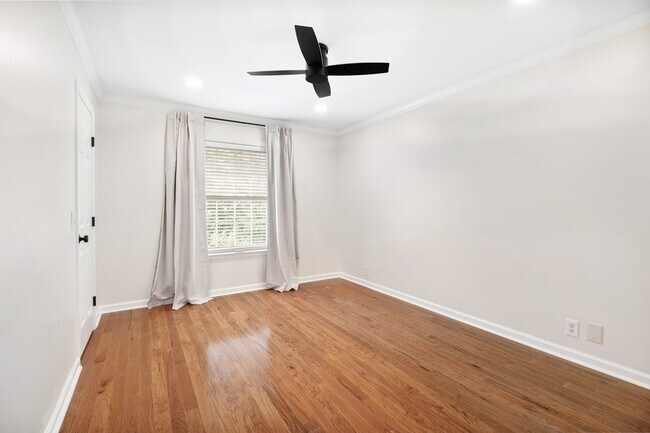 Building Photo - 2116 Hobbs Rd