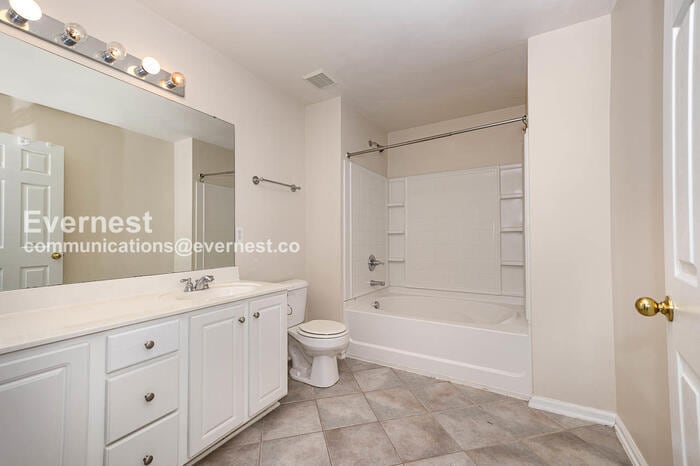 Building Photo - 322 Linden Park Ln