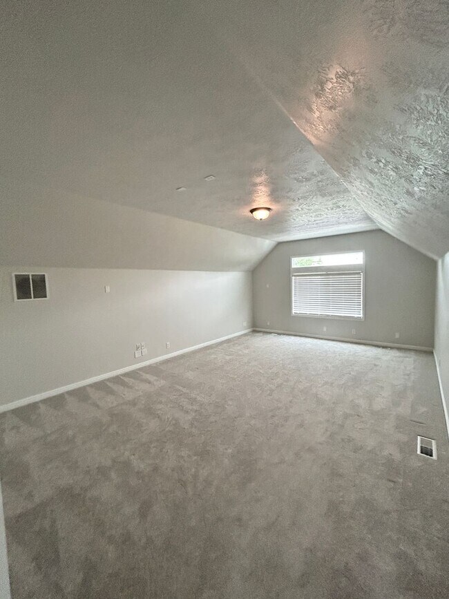 Building Photo - Spacious Saddlebrook Home with Bonus Room, Office & No Rear Neighbors