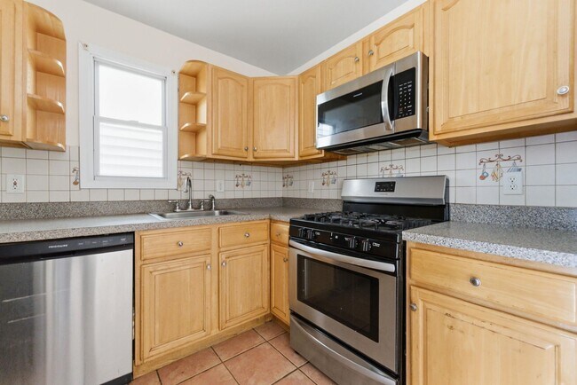 Building Photo - 46 Armstrong Ave