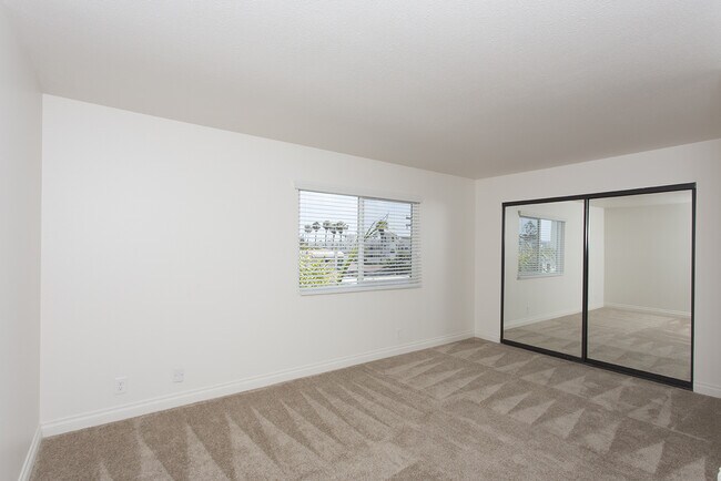 Building Photo - 1 Bed/1 Bath with Breathtaking Views | A Seacoast Drive Gem in Imperial Beach!