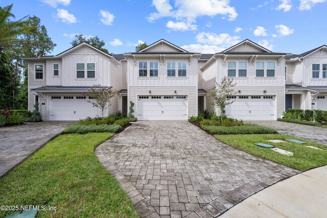 Building Photo - 23 Oak Pk Dr