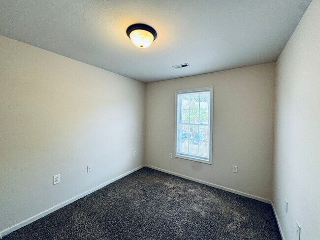 Building Photo - Wards Ferry Rd Townhome