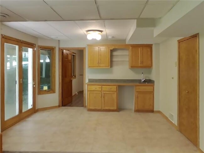 Building Photo - 5585 Rosewood Ln