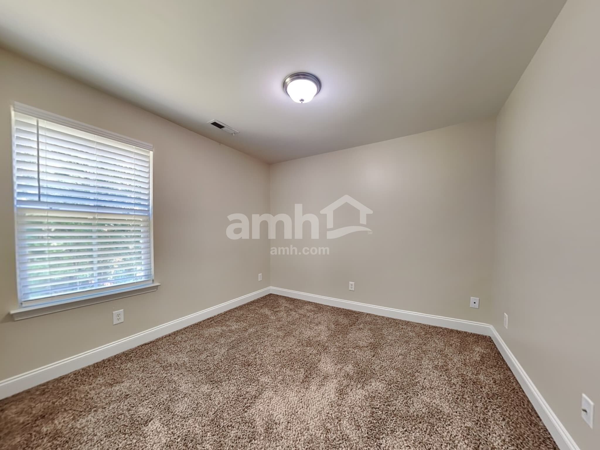 Building Photo - 284 Killarney Trl