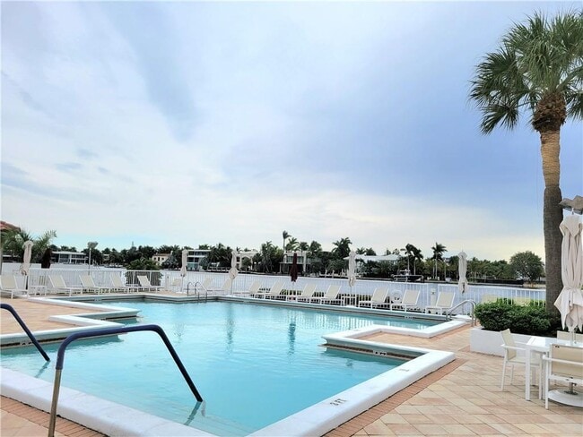 Building Photo - 20281 E Country Club Dr