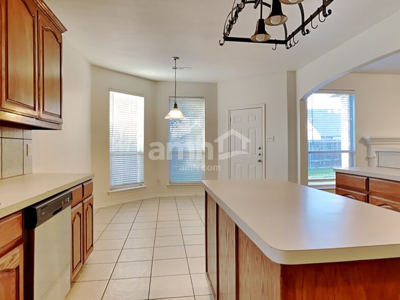 Building Photo - 2609 Alpena Dr
