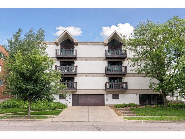 Building Photo - 232 W Franklin Ave