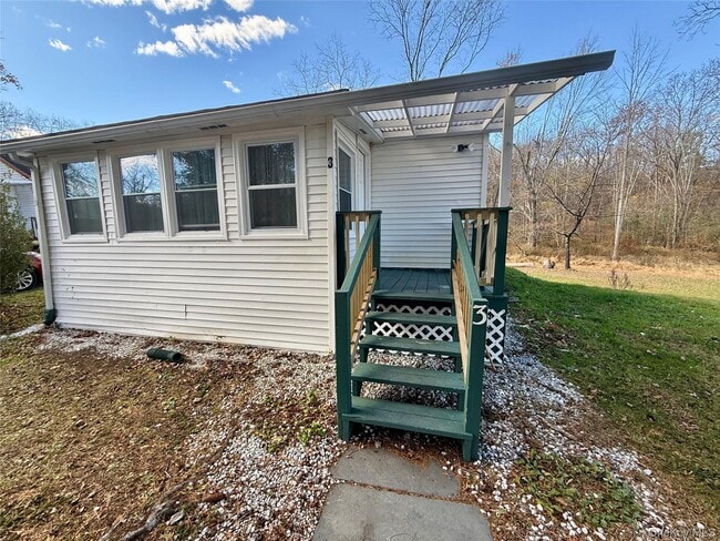 Building Photo - 1 Royal Acres Dr