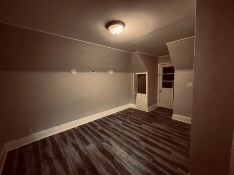 Building Photo - 141 S Bryant Ave