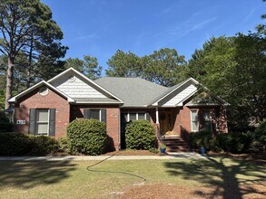 Building Photo - 420 Lake Forest Dr SE