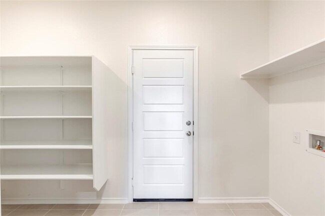 Building Photo - 1508 Carriageway Dr