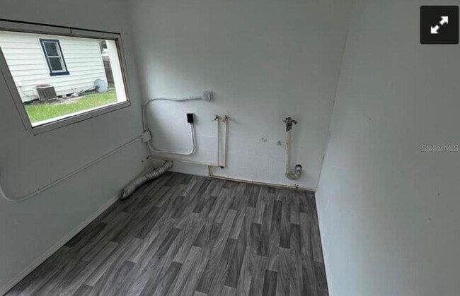 Building Photo - 807 Orchid Ave