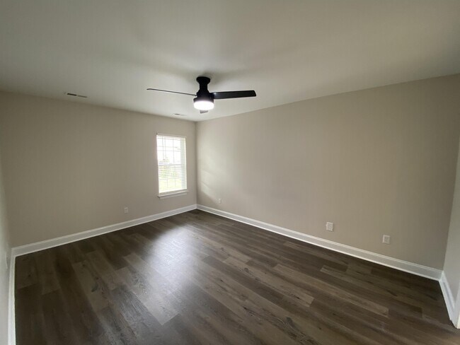 Building Photo - 2055B Cambria Dr