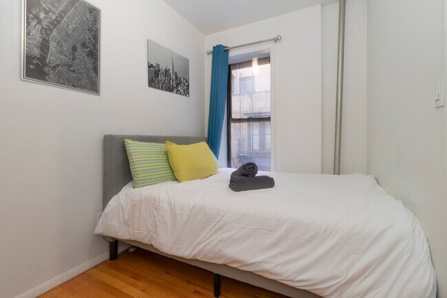 Building Photo - 215 B E 95th St