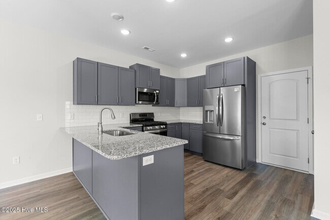 Building Photo - 2047 Twilight Dr NE