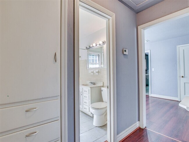 Building Photo - Cute 2 Bed | 1 Bath | 1 Car Garage