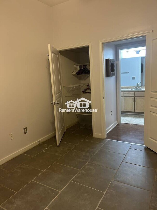 Building Photo - Perfectly located 2-bedroom 2 bath Condo