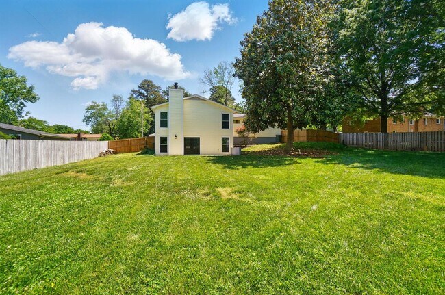 Building Photo - Renovated Gem in Gastonia with Walkout Bas...