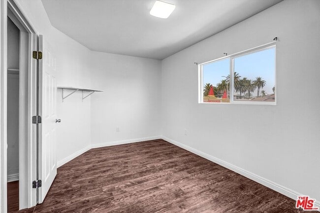 Building Photo - 5319 1/2 Normandie Avenue Unit