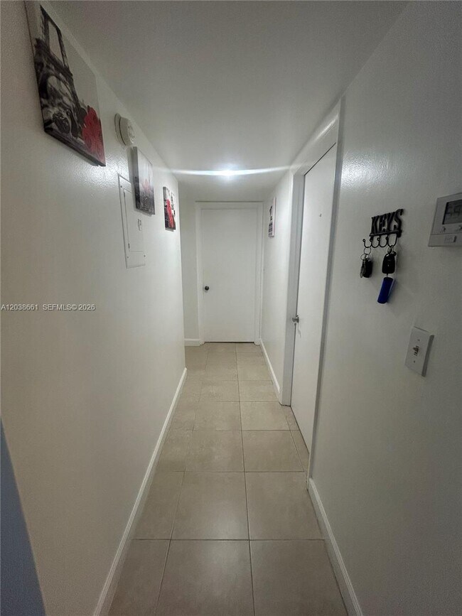 Building Photo - 10875 SW 112th Ave