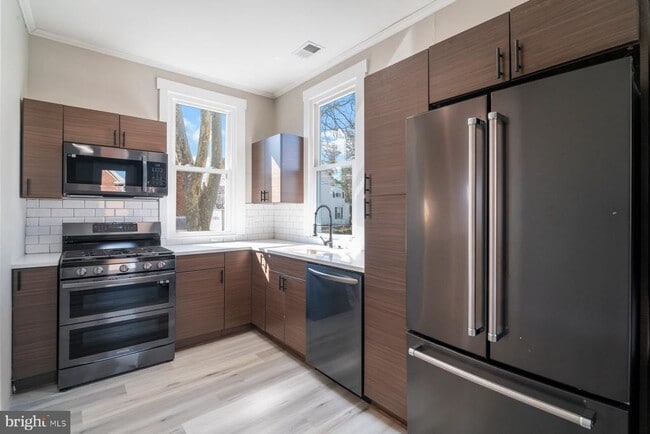 Building Photo - 81 Liberty St