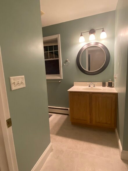 bathroom - 18 Scamman St