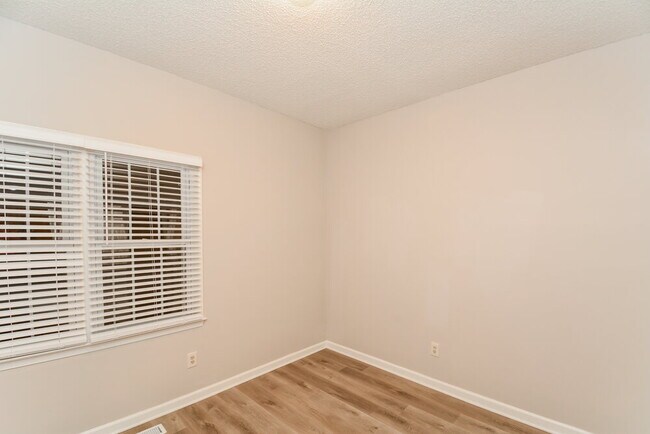 Building Photo - 103 Talon Dr