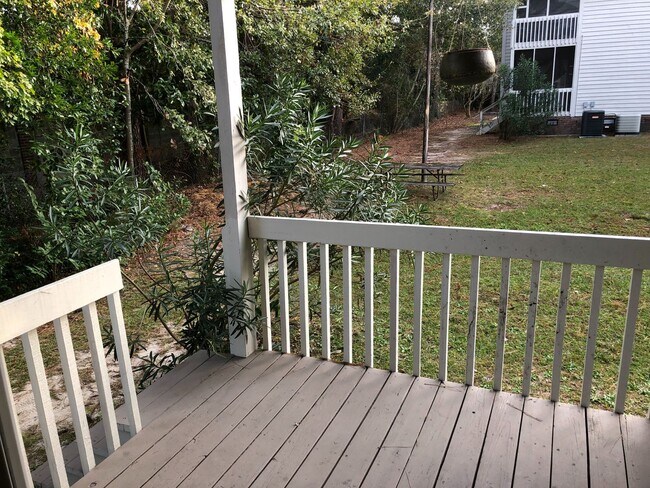 Building Photo - Welcome to the 2 Bed 2 Bath Bottom Floor C...