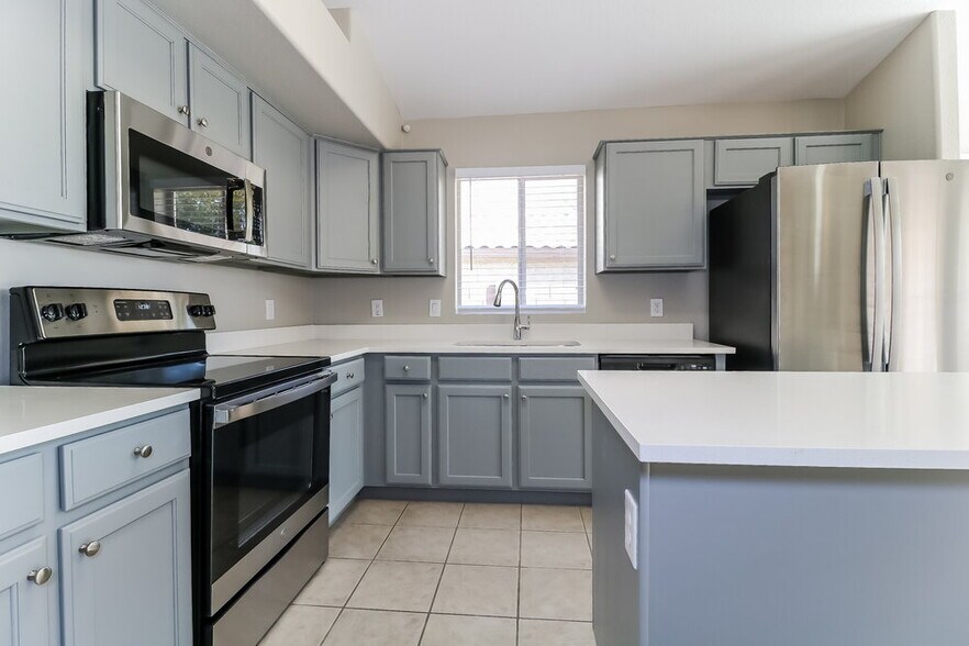 Building Photo - 9847 W Irma Ln