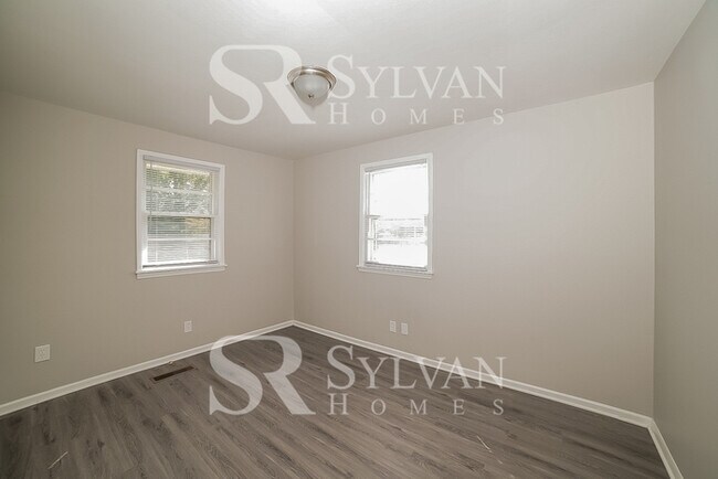 Building Photo - Where Charm Meets Comfort