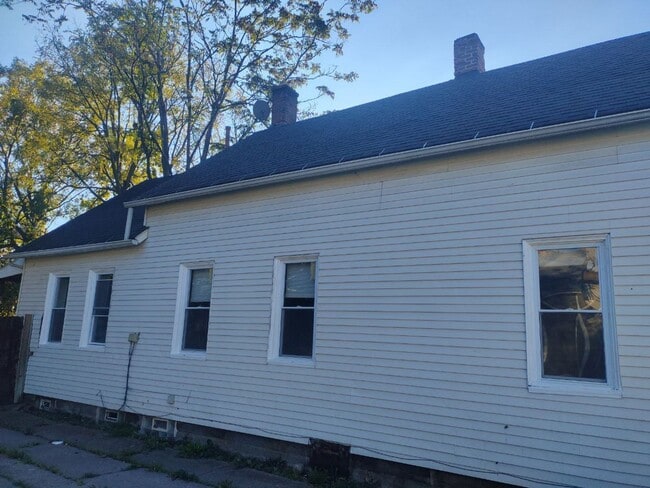 Building Photo - 4501 Hyde Ave